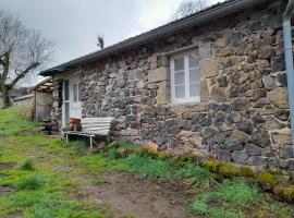 maisonnette pres des bois，位于Fontannes的酒店
