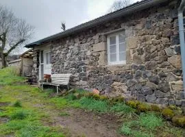 maisonnette pres des bois