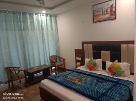 HOTEL AVI IN DALHOUSIE BANIKHET，位于Banikhet的酒店