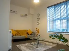 Central 2-Bedroom Apartment with Wifi in Kettering by HP Accommodation