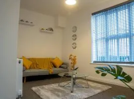 Central 2-Bedroom Apartment in Kettering with Wifi by HP Accommodation