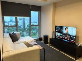 1BR Branz BSD: PS5, King Size Bed, and 4K OLED TV，位于当格浪的酒店