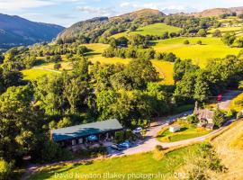 MotoCamp Wales - Lodges，位于多尔盖罗的酒店
