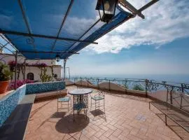 Villa degli angeli 3a, with terrace overlooking the sea, Amalfi coast