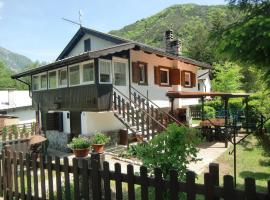 Ferienhaus für 4 Personen ca 75 qm in Pur-Ledro, Trentino Ledrosee，位于梅佐拉戈的酒店
