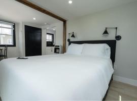 Cozy Cabin in a Rural setting-14，位于Peterborough的酒店
