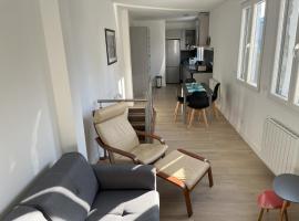 Superbe maison 80 m2 avec jardin et parking privés proche JO Paris et Disney，位于丰特奈苏布瓦的度假屋