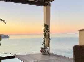 Beautiful House with splendid sea views, Calaiza Beach，位于拉海瑞德拉的乡村别墅