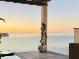 Beautiful House with splendid sea views, Calaiza Beach