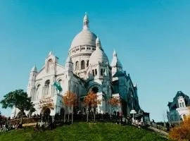 Petite maison avec jardin à Paris