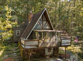 Escape in our Rain-Forest A-Frame Cabin-Retreat 1hour from The Pononos，位于Harveys Lake的山林小屋