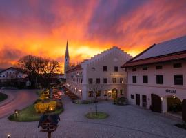 LANDHOTEL ALTE ZOLLSTATION- Historical Building，位于Pittenhart的酒店