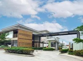 Near Mactan Airport, Comfortable & Quiet, Relaxing Pool