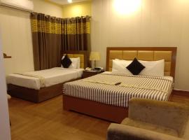 EXPRESS HOTEL，位于拉合尔阿拉马·伊克巴勒国际机场 - LHE附近的酒店