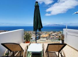 Casinha Nova - Entire Home with Kitchen, King bed, AC, Wifi, and View