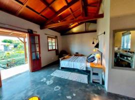 Lakaz Kannell - Room 2 - Turtle Lodge, secluded outside bath & shower infinity pool，位于马勒勒角的酒店