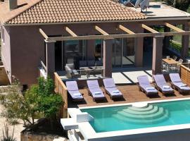 Astarte Villas - Stilvi 4 Bedroom Private Villa With Pool，位于阿克罗蒂的酒店
