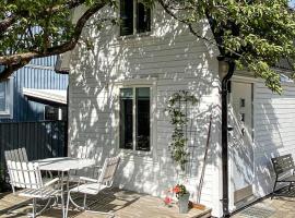 Beautiful Home In Alingsås With Wifi，位于阿灵索斯的酒店