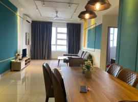 Alwafiqah Palmyra Condo 3 Bedroom- With Netflix & Wifi near Bangi, Kajang, Nilai,Putrajaya, KLIA，位于加影的酒店