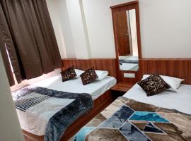 Hotel Barsana Palace, Near Mahakal Temple- 200 meter，位于乌贾因的酒店