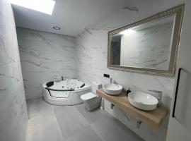 Suite Lithos，位于贝纳卢普-卡萨斯维耶哈斯的酒店