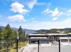 Luxury Home with Amazing Lake Okanagan Views，位于基洛纳的别墅