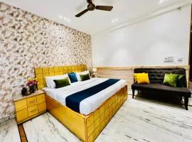 Divine Inn Hotel Near Rajouri Garden Main Market