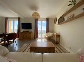 Nouvel établissement avec ASCENSEUR, 3 appartements lumineux vue port avec balcon, 200m de la mer, service netflix, WIFI FIBRE, ménage inclus, serviettes et draps