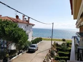 Sunny Apartment 30m from the Beach