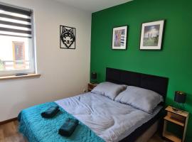 Noclegi przy Wiadukcie - Apartamenty，位于Lewin Kłodzki的民宿