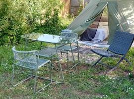 Indian tent glamping，位于Mrše的豪华帐篷营地