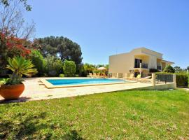 Fantastic family private pool villa, free Ac and Wifi，位于奎特里拉的带泳池的酒店