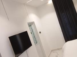 3 Bedroom Luxury Duplex (terrace)，位于阿奴古的酒店