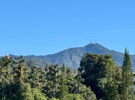 Gold Crest Cameron Highlands，位于丹那拉打的豪华帐篷营地