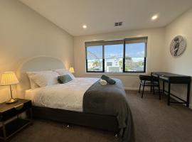 Altona entire 3 bedrooms house，位于阿尔托纳的海滩酒店