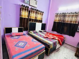 Ganga Hotel A Budget Stay，位于哈里瓦的酒店