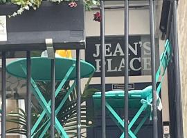 Jeans Place Watergate St Rows near racecourse，位于切斯特的酒店