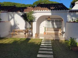 Casa con Jardin en Playa La Barrosa, Urbanización Doña Violeta，位于奇克拉纳－德拉弗龙特拉的度假屋