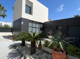 Luxury corner villa 3BR COSTA BLANCA，位于阿利坎特的酒店