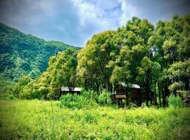 Kanopea Forest Lodge，位于圣贝努瓦的酒店