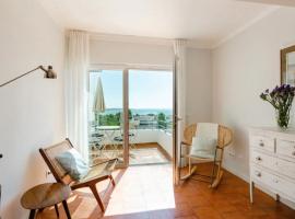 Algarve dream seaview apartment w/pool near beach，位于珀彻斯的酒店