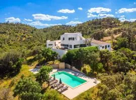 Villa Eiras Altas by Portucasa