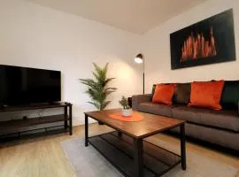 2 Bedroom GF Home - Private Parking and Garden