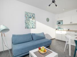 Seaside Apartment with Balcony in Pobierowo - Close to Beach by Renters，位于波别罗沃的公寓