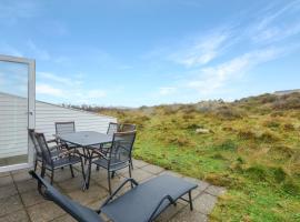 Lovely holiday home in Rømø with access to pool，位于森讷比的酒店