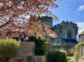 The Garden Suites at Snape Castle Mews，位于比代尔的酒店