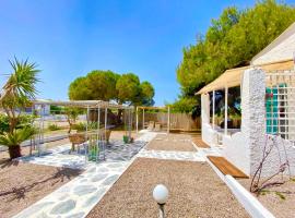 Unique Cycladic Detached House - Private Garden - Helena，位于Análipsis的低价酒店