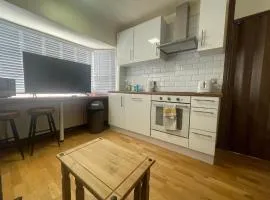 2 Bed Flat near Heathrow Airport & Elizabeth Line