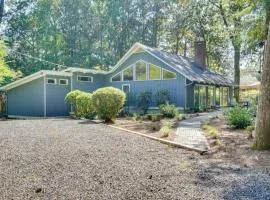 Cozy Abode with Yard about 1 Mi to Dtwn Summerville