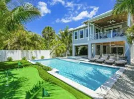 Anna Maria Beach House, 5 beds 6,5 baths, roof-top deck and pet-friendly!